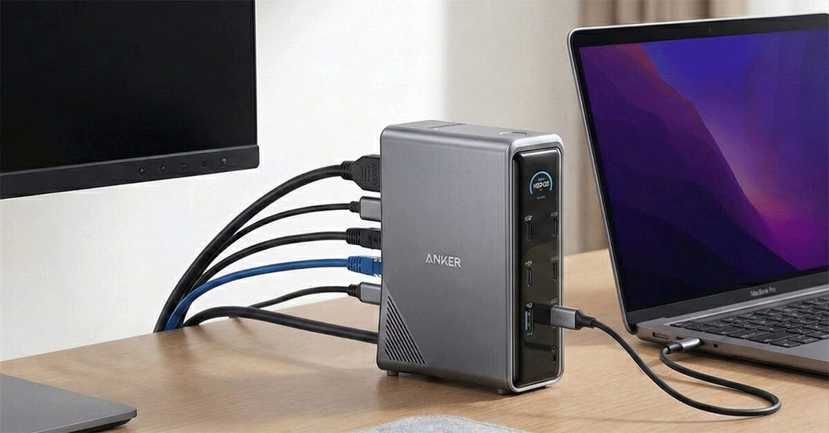 有線LAN、HDMI、USB-Aなど多数のケーブルが接続されたドッキングステーションと、そこから1本だけ伸びるUSB-Cケーブル